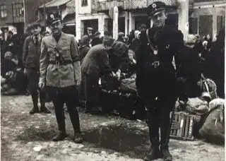 Příjezd transportu Aa z Terezína do ghetta Izbica ve východním Polsku